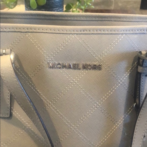 Michael Kors quilted gray leather handbag - Picture 2 of 6